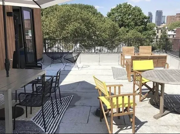 7 Lexington Avenue image 13 of 14