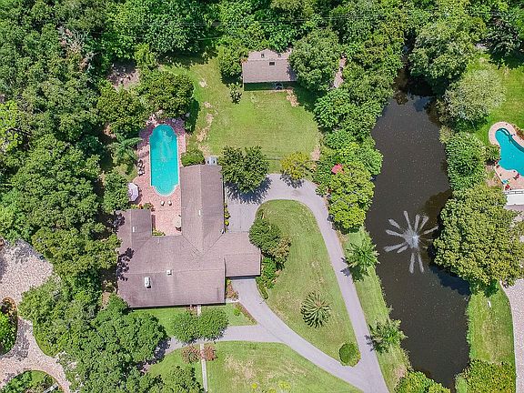 3rd image of 1676 Sunnybrook Ln