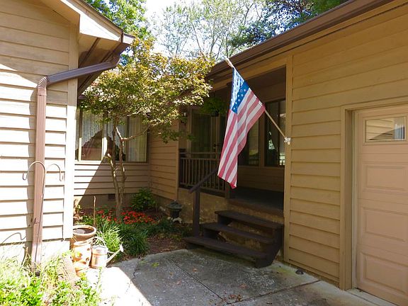2nd image of 9417 Ravenwood Cir