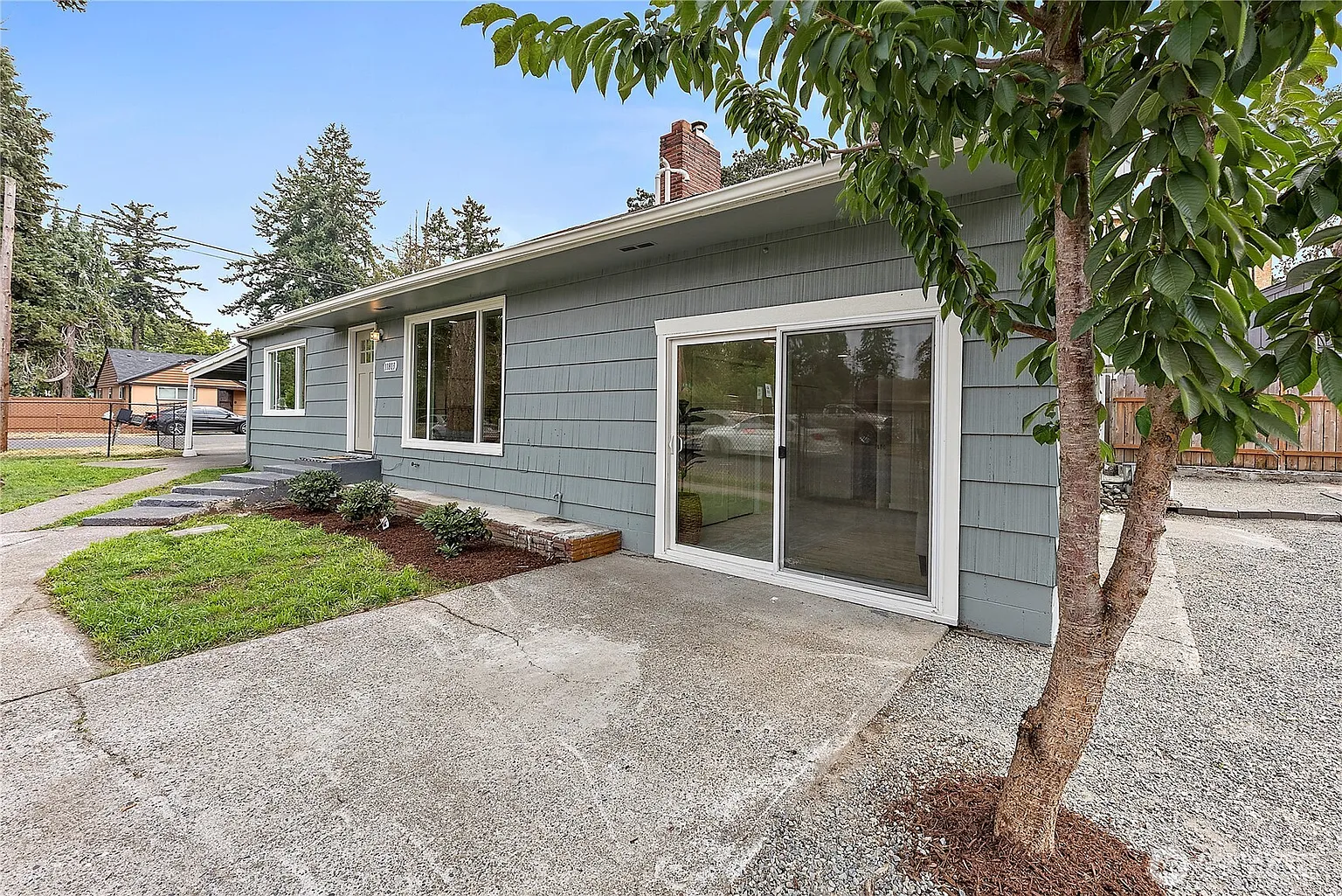 11803 C Street S photo 1