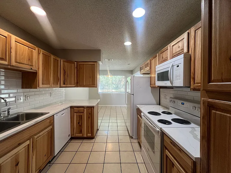 127 Crest Dr — Photo 21
