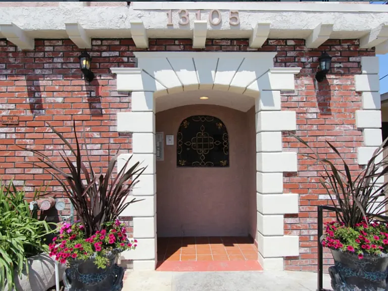 13105 Kornblum Ave — Photo 6
