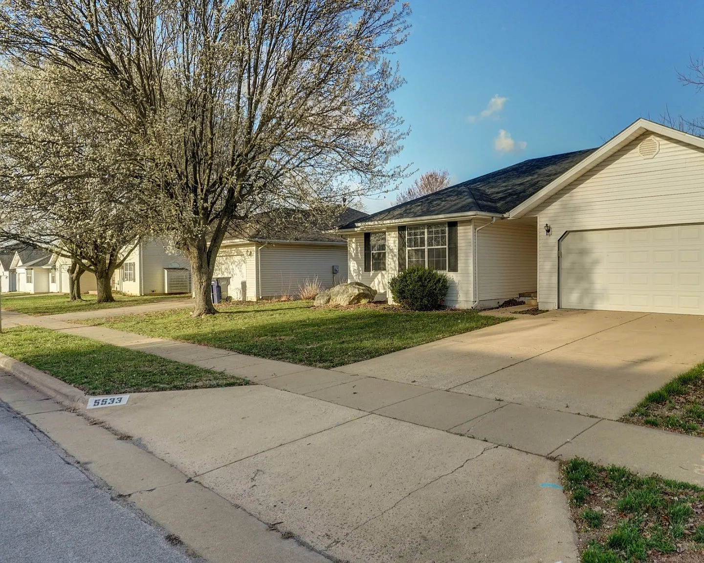 3 bed, 1334 sqft, $1,700 — Photo 1