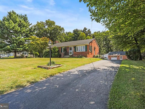 3rd image of 523 Berlin Rd