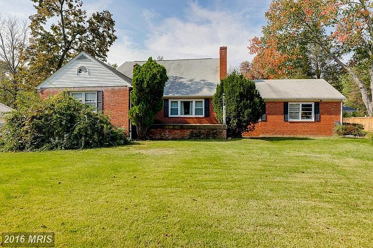 3510 Perry St- 0.56 acre, 2879 sqft plus basement