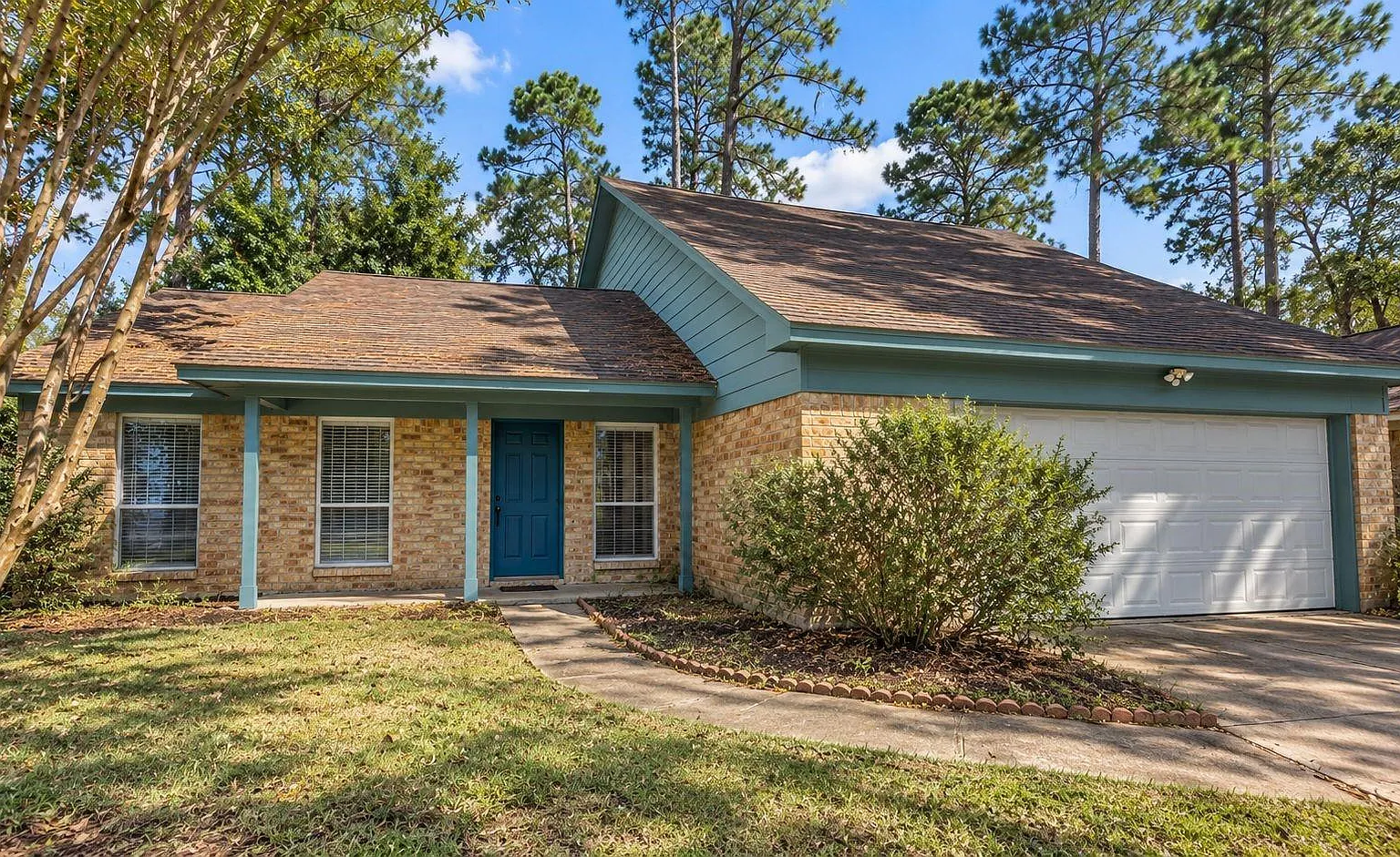 4 bed, 2.5 bath, 2015 sqft, $2,250 — Photo 1