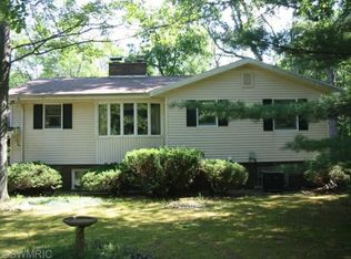 35824 Riverview Dr, Paw Paw, MI 49079