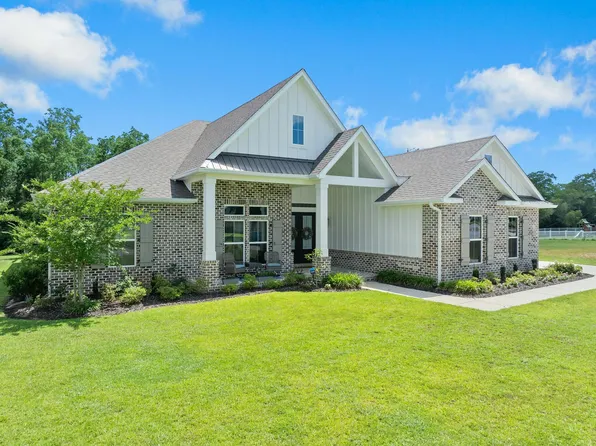3237 Edinburg Castle Dr, Milton, FL 32583