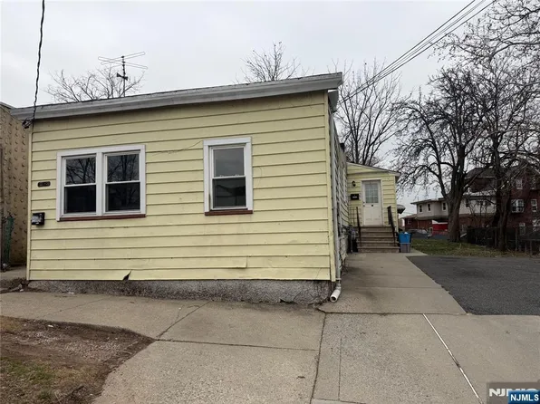 92 Naples Pl, Garfield, NJ 07026