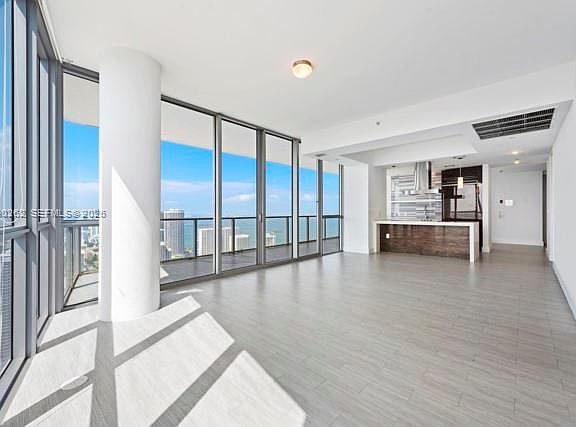 4th image of 1100 Biscayne Blvd Unit 5205