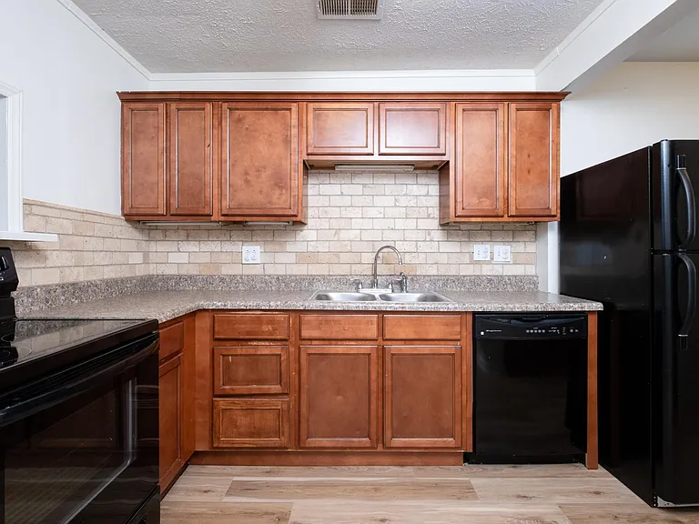 1808 Iris St — Photo 10
