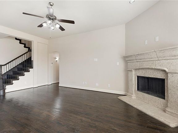 4th image of 2912 Cole Castle Dr