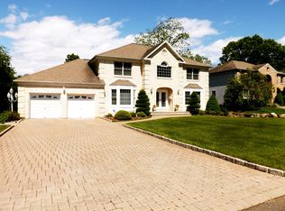 28 Peniston Ave, East Hanover, NJ 07936