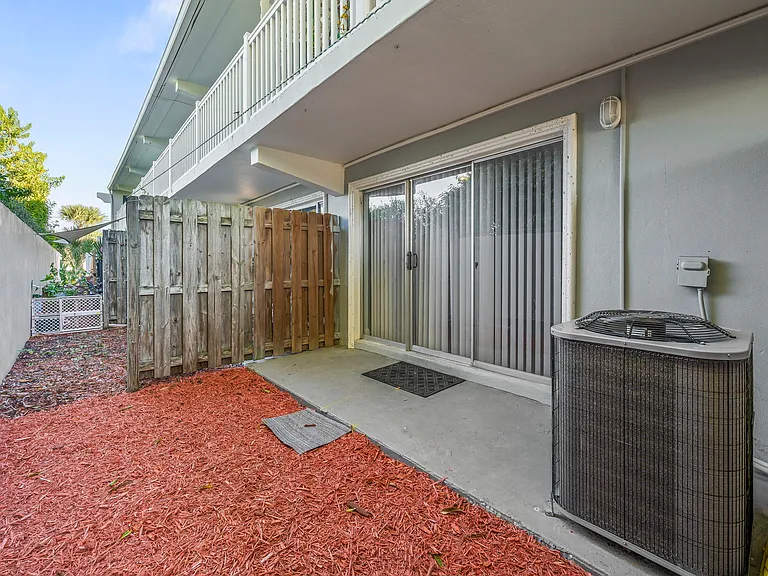 Satellite Arms Apartments — Photo 21