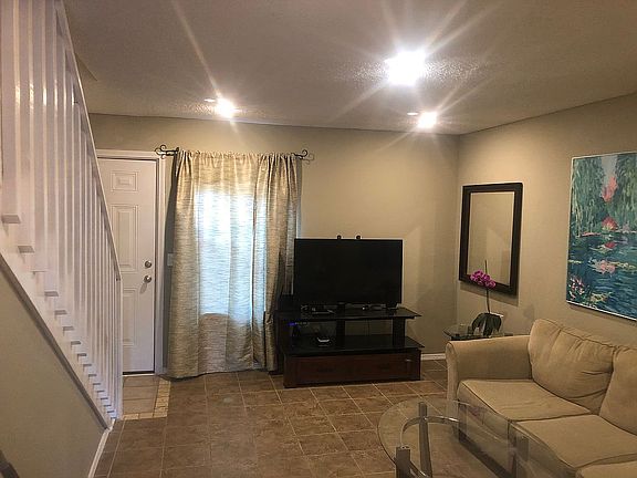 5th image of 1370 N Oakland Ave APT 4