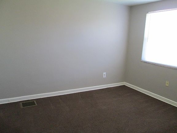 4th image of 368 Mayfair Blvd