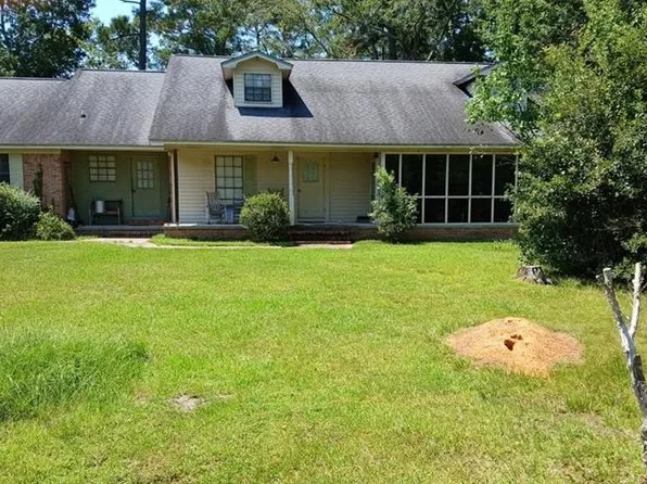 6421 Parliament St, Moss Point, MS 39563