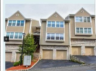 586 Windsor Dr #808, Palisades Park, NJ 07650