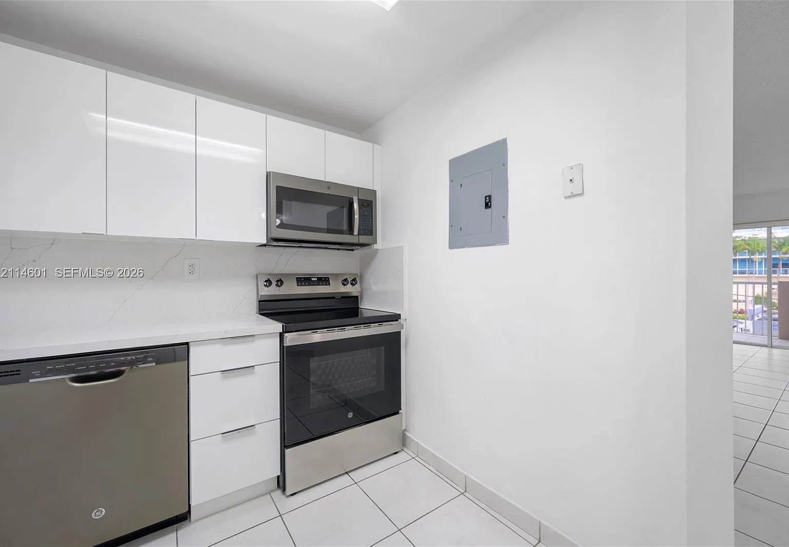 Harding Tower Condo — Photo 3
