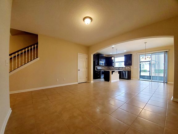 3rd image of 184 Richmond Dr
