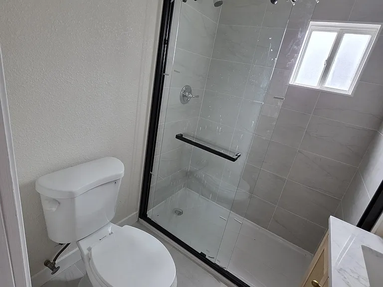 139 Ambrose Ave #A — Photo 15