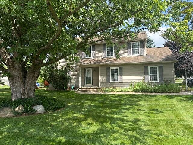 1st image of 328 N Pointe Dr