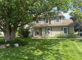 328 N Pointe Dr, Whitmore Lake, MI 48189
