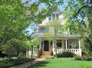 124 Gage Rd, Riverside, IL 60546