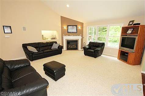 3rd image of 6425 Red Pine Ct