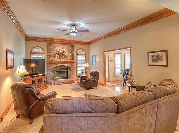 5th image of 3308 S Gateway Dr