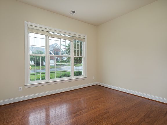 4th image of 15671 Alderbrook Dr