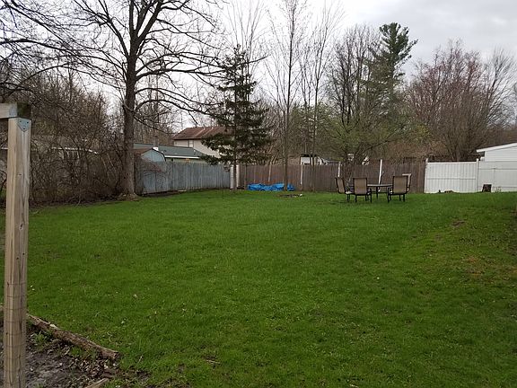 2nd image of 211 Esther St