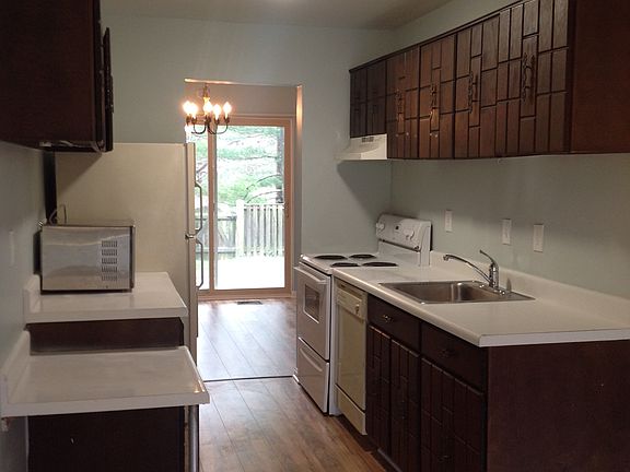 Eat-In Kitchen
