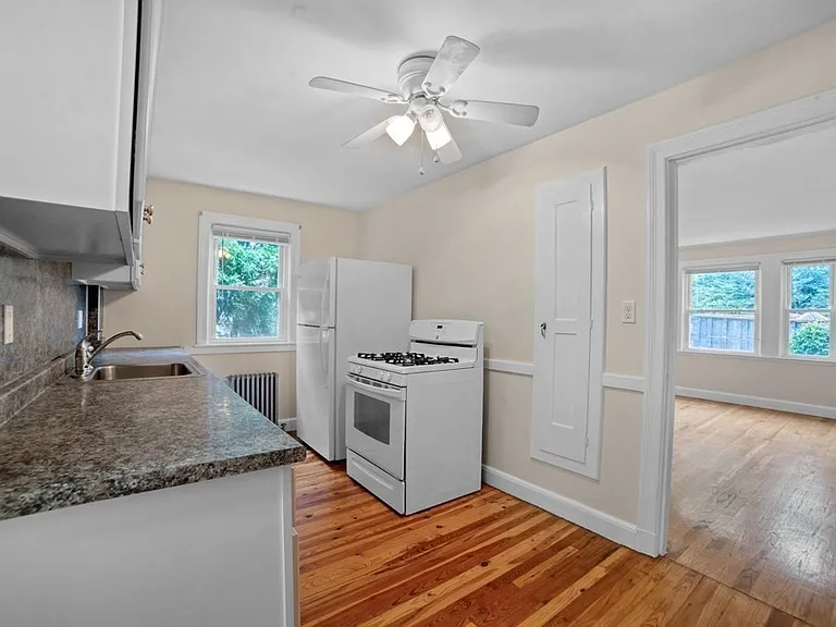 431 Adams St #3 — Photo 2