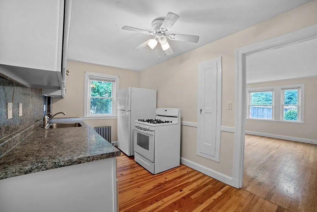 Building Photo - 431 Adams St #3