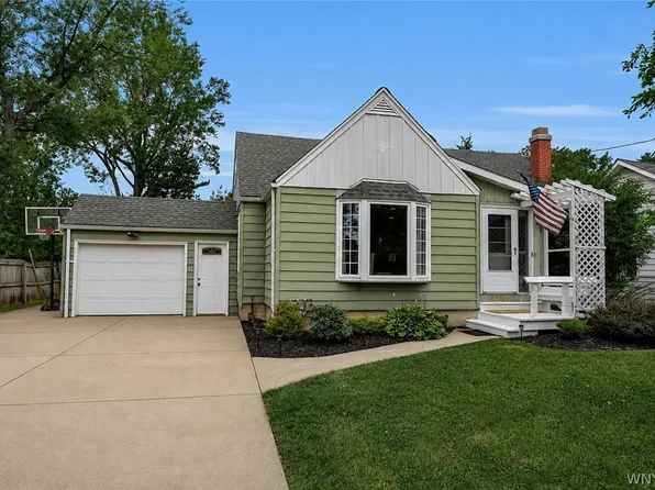 349 Lake Ave, Lancaster, NY 14086
