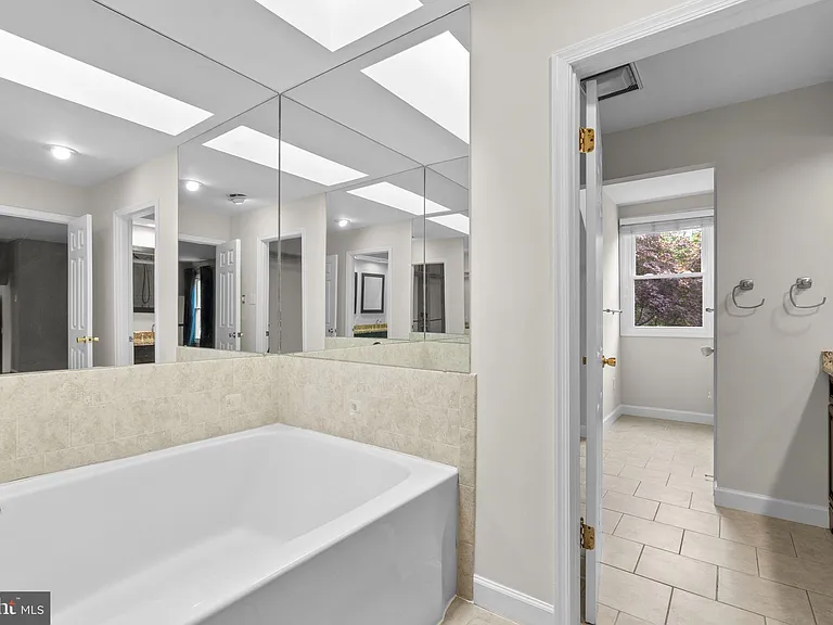 1119 Halesworth Dr — Photo 26