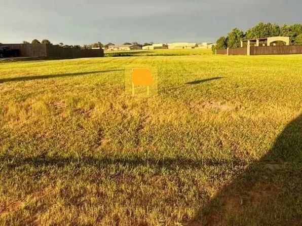 205 Potomac Dr, Bridge City, TX 77611