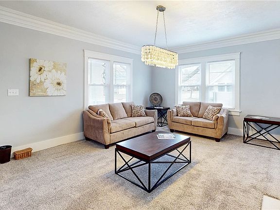 5th image of 1822 Adelaide Blvd