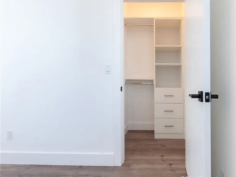 10910 W Hesby St #1/2 — Photo 27