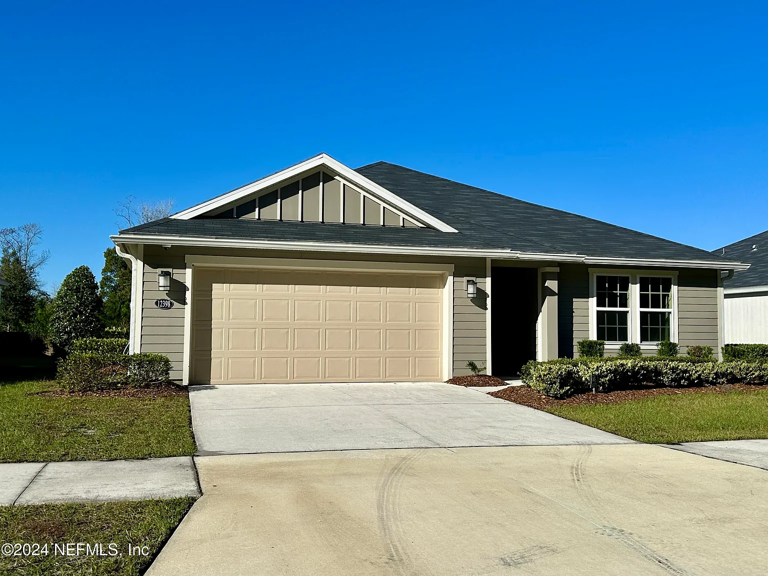 3 bed, 2.0 bath, 1696 sqft, $2,000 — Photo 1
