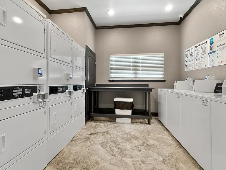 Willow Creek Apartments — Photo 40