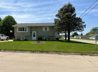 1231 6th Ave NE, Independence, IA 50644