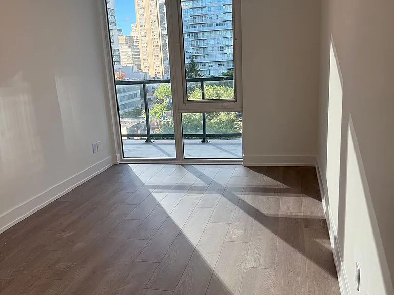 308 Jarvis St #818 — Photo 12