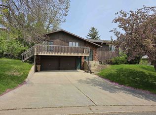 113 13th Ave NE, Minot, ND 58703