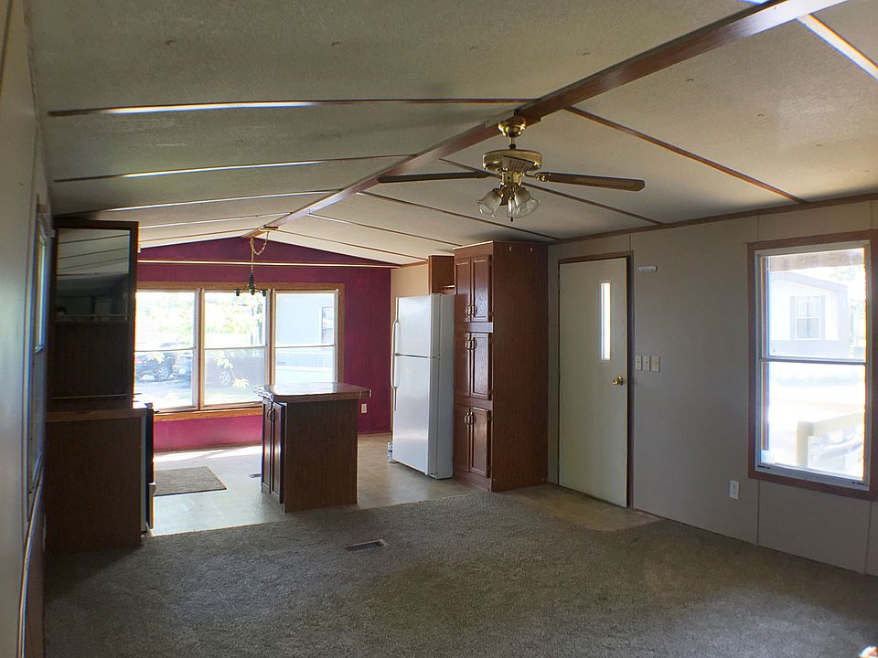 Kitchen/Living Room Area