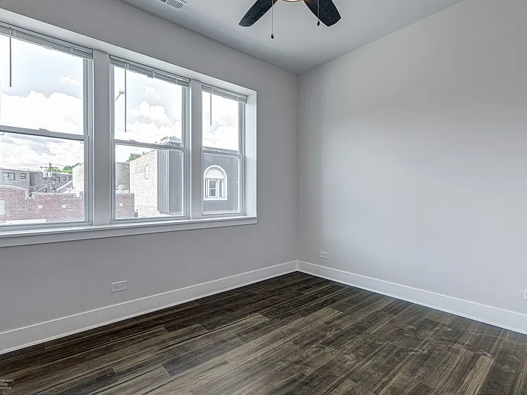 4330 Pulaski — Photo 7