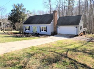 4220 Foxhound Dr, Pfafftown, NC 27040