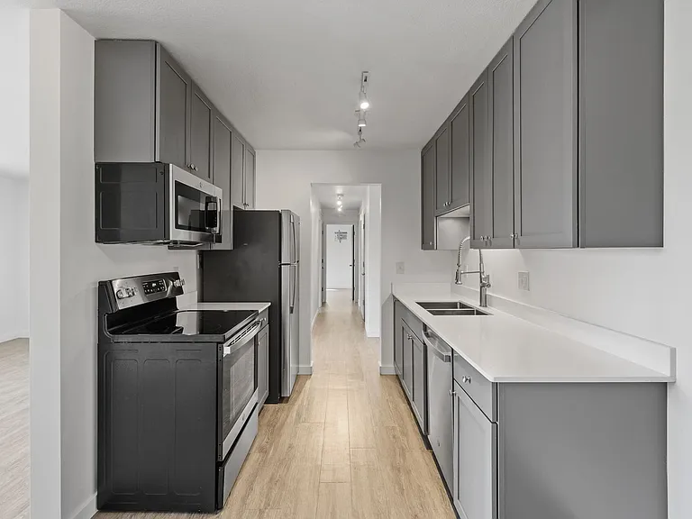 6200 Golden Valley Rd — Photo 24
