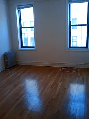 Rented by Aidonis Realty | media 14